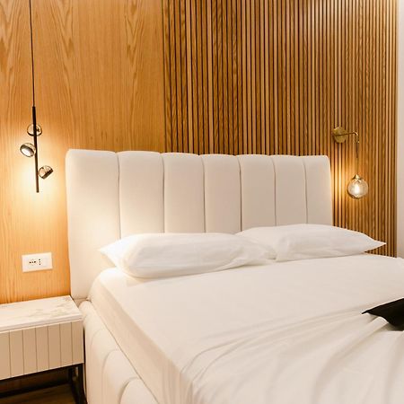 Hotel Olsi Sarandë エクステリア 写真