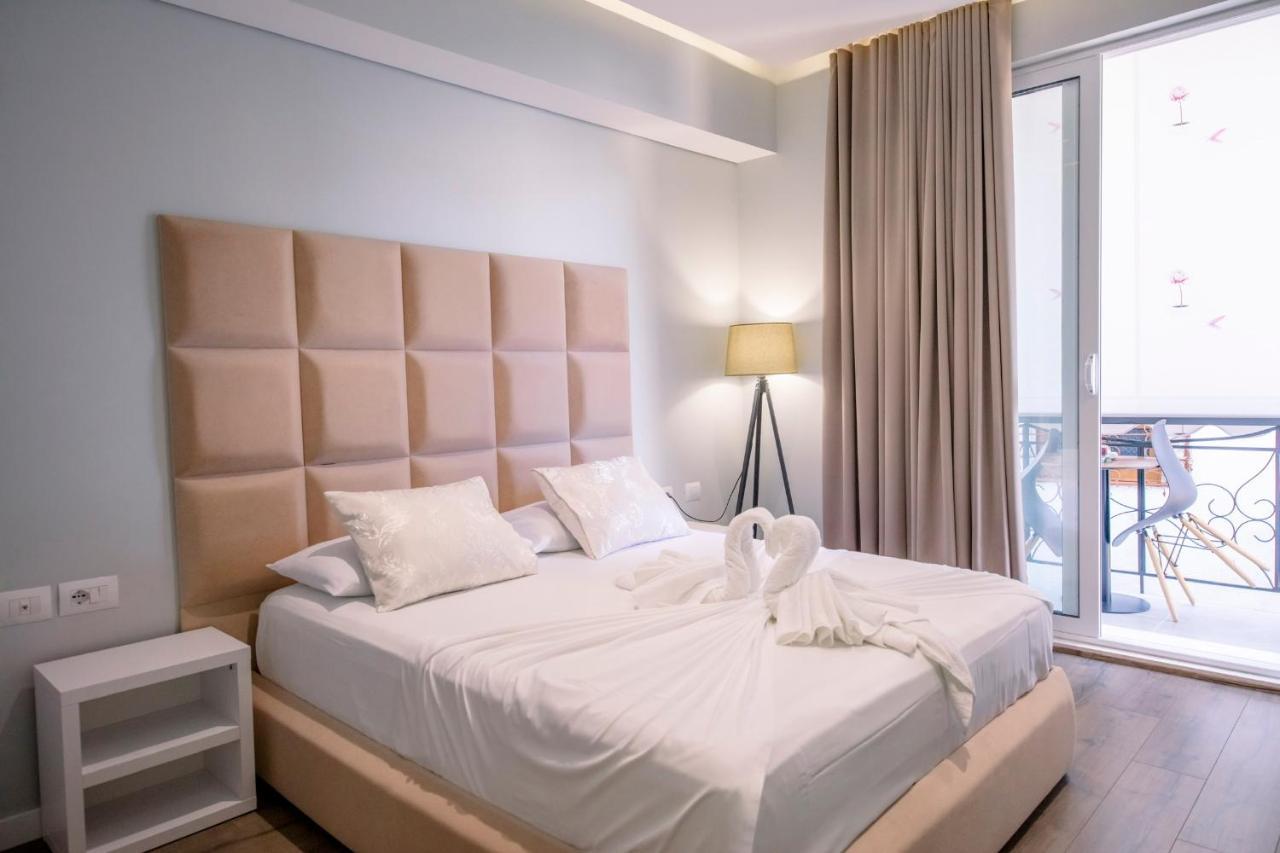 Hotel Olsi Sarandë エクステリア 写真