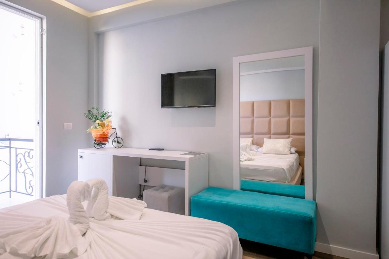 Hotel Olsi Sarandë エクステリア 写真