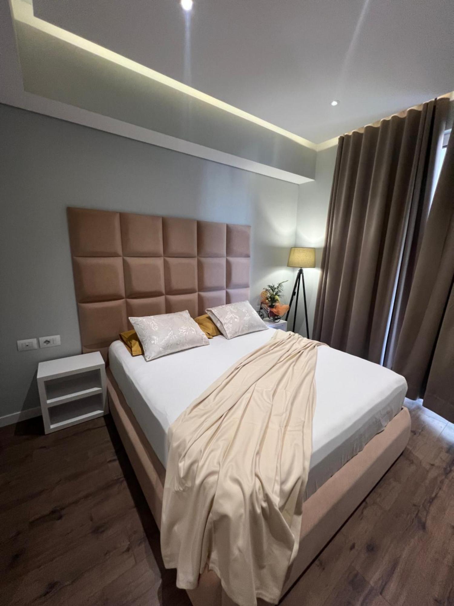 Hotel Olsi Sarandë エクステリア 写真