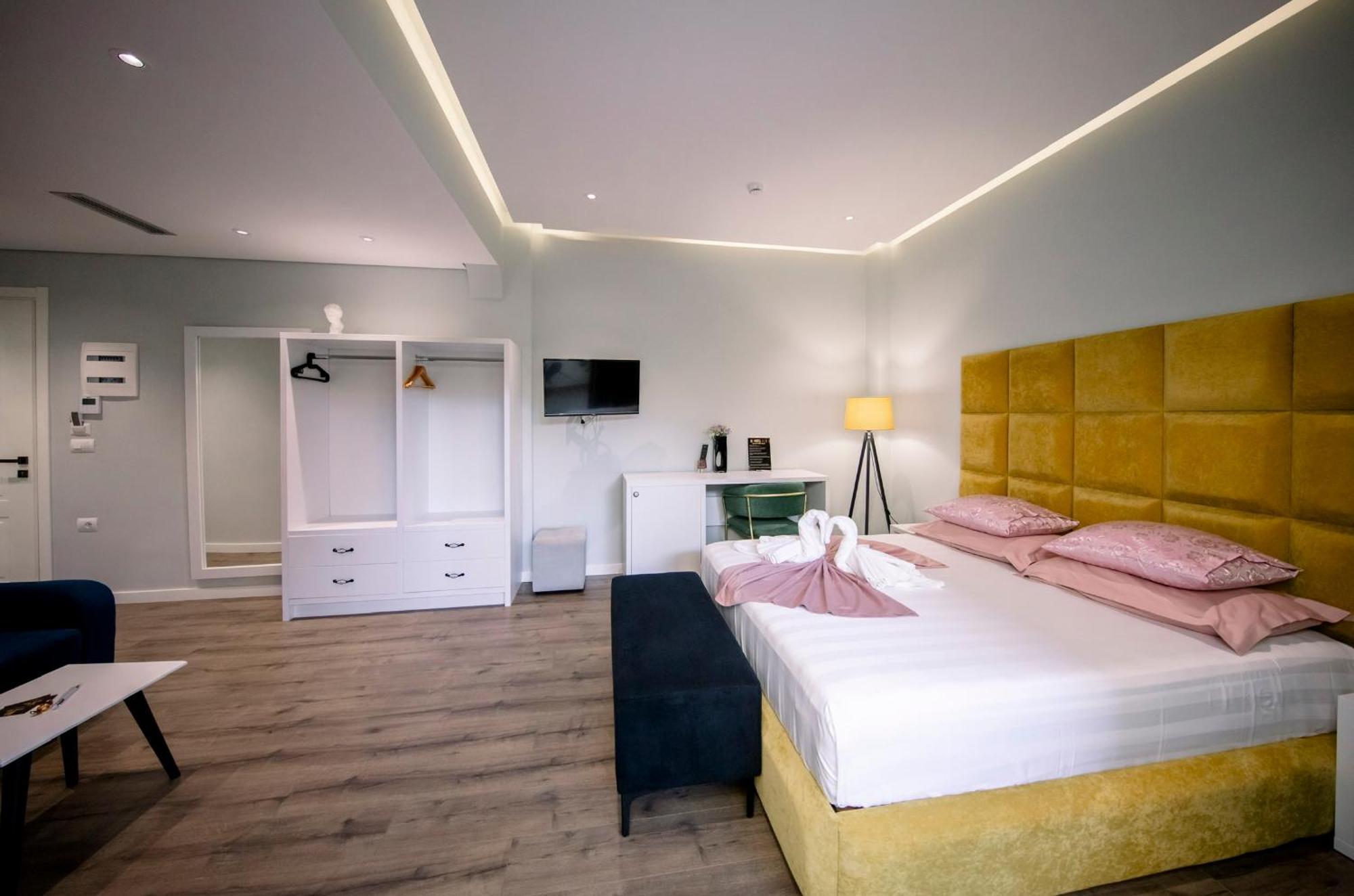 Hotel Olsi Sarandë エクステリア 写真