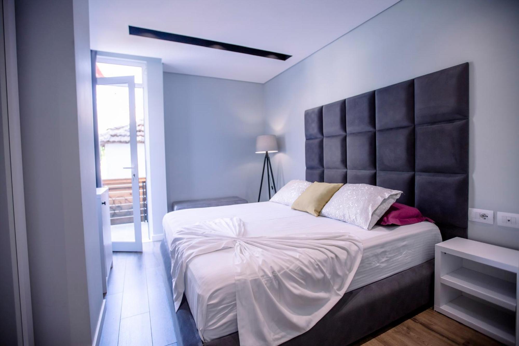 Hotel Olsi Sarandë エクステリア 写真