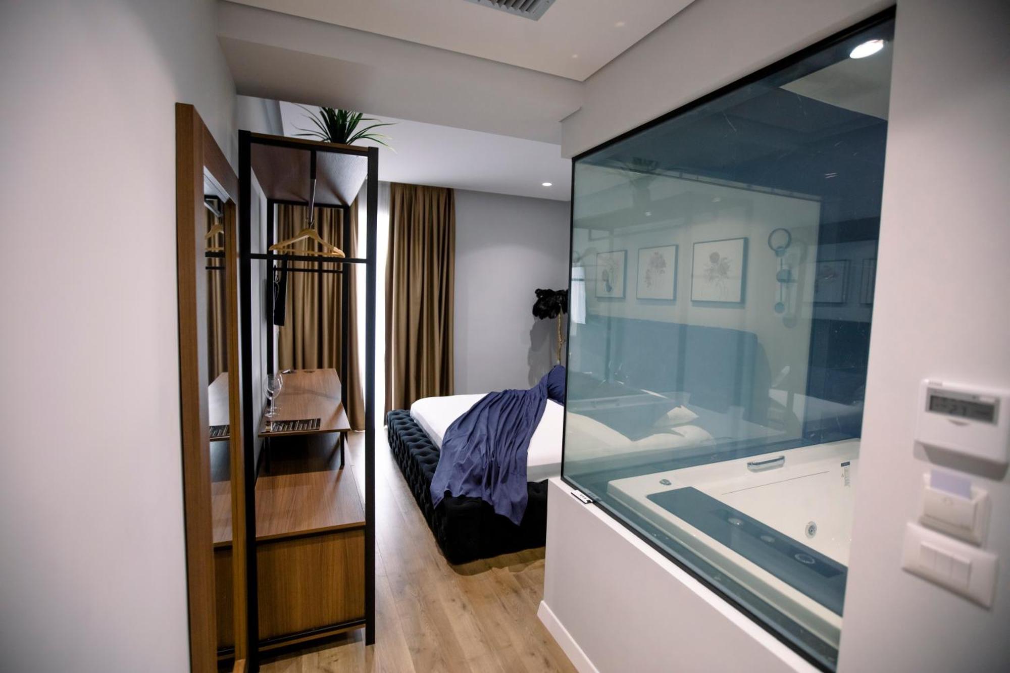 Hotel Olsi Sarandë エクステリア 写真