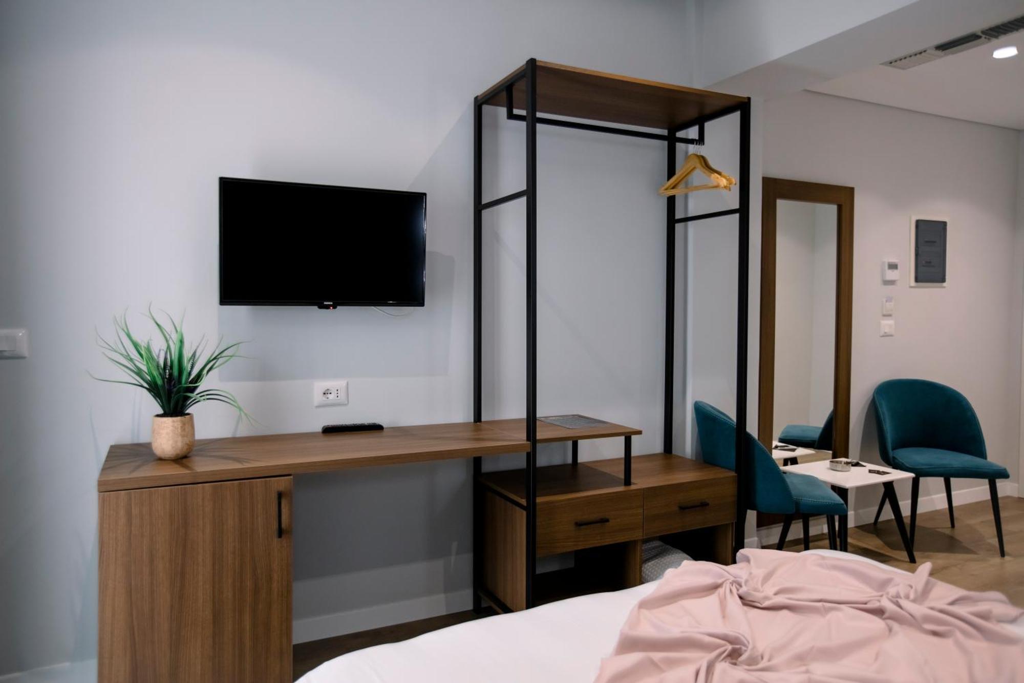 Hotel Olsi Sarandë エクステリア 写真