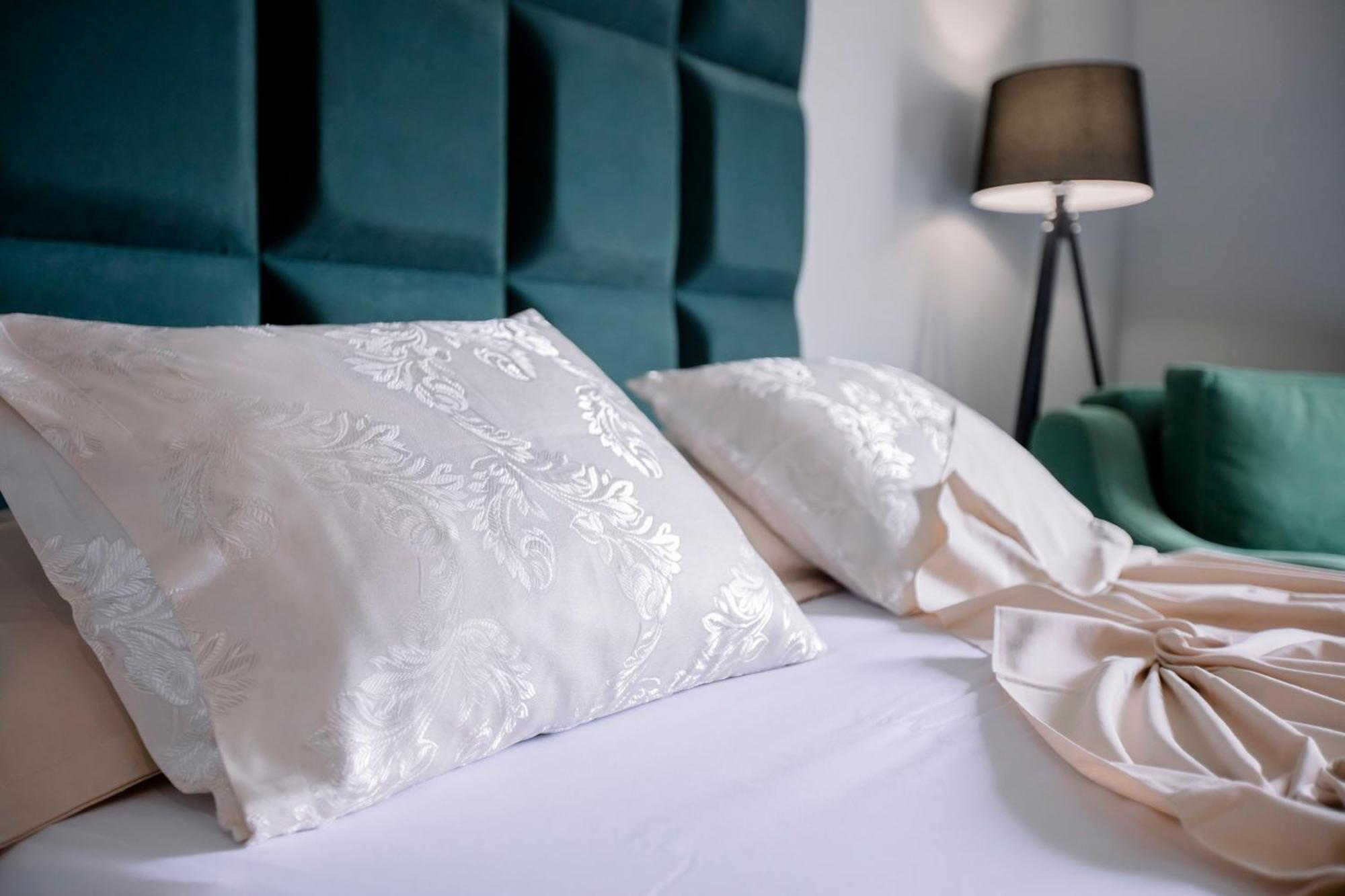 Hotel Olsi Sarandë エクステリア 写真