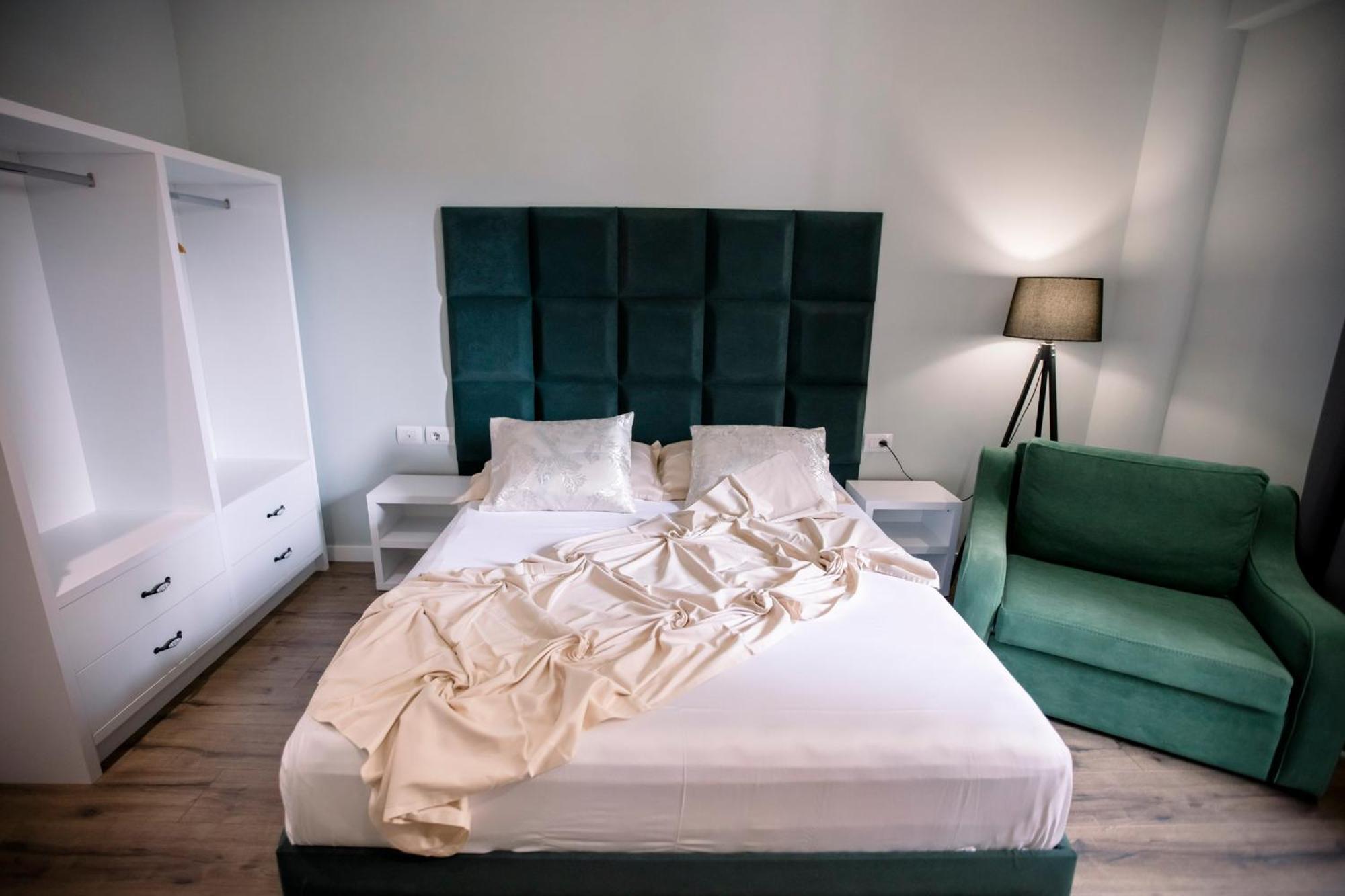 Hotel Olsi Sarandë エクステリア 写真