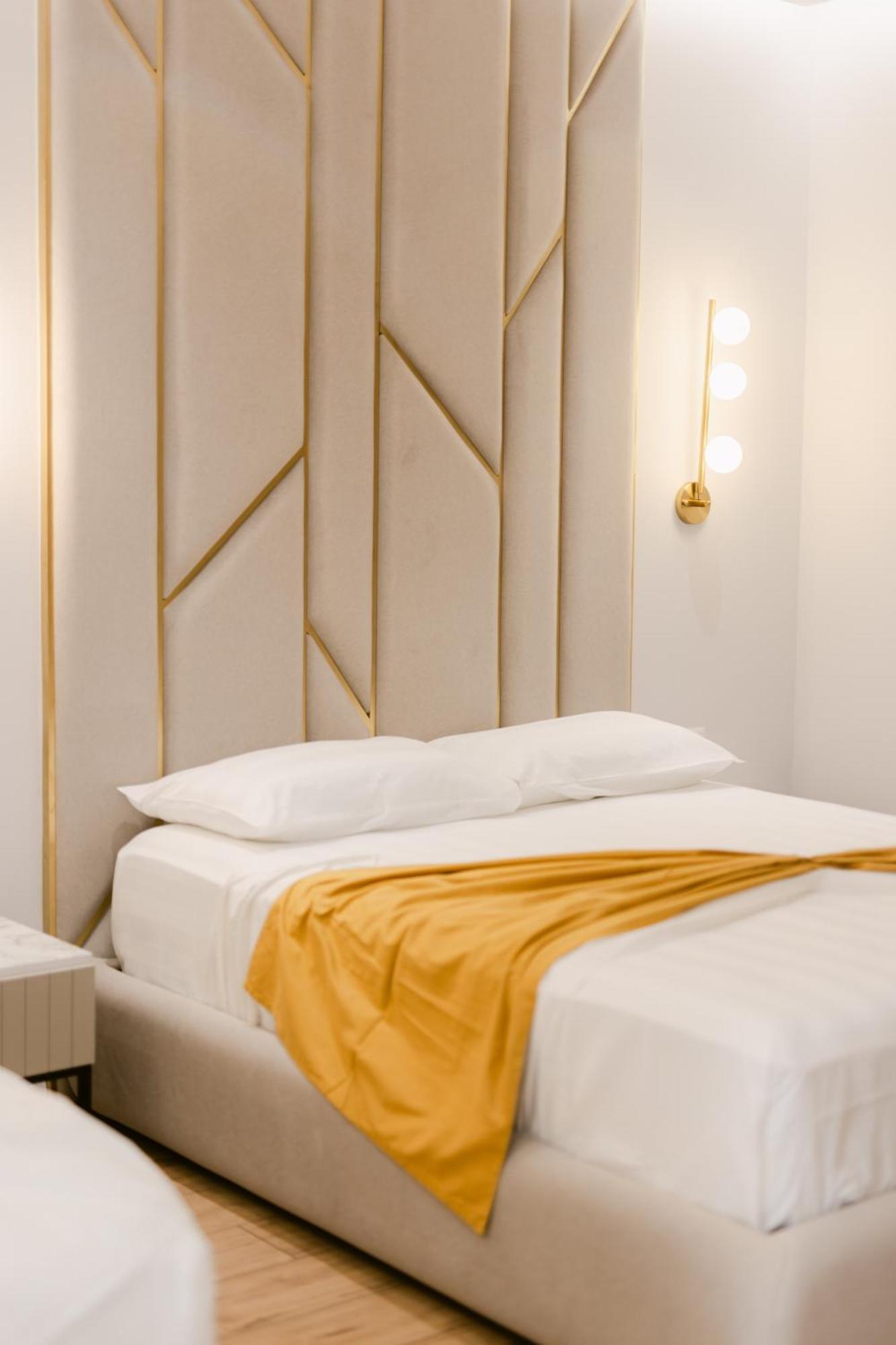 Hotel Olsi Sarandë エクステリア 写真