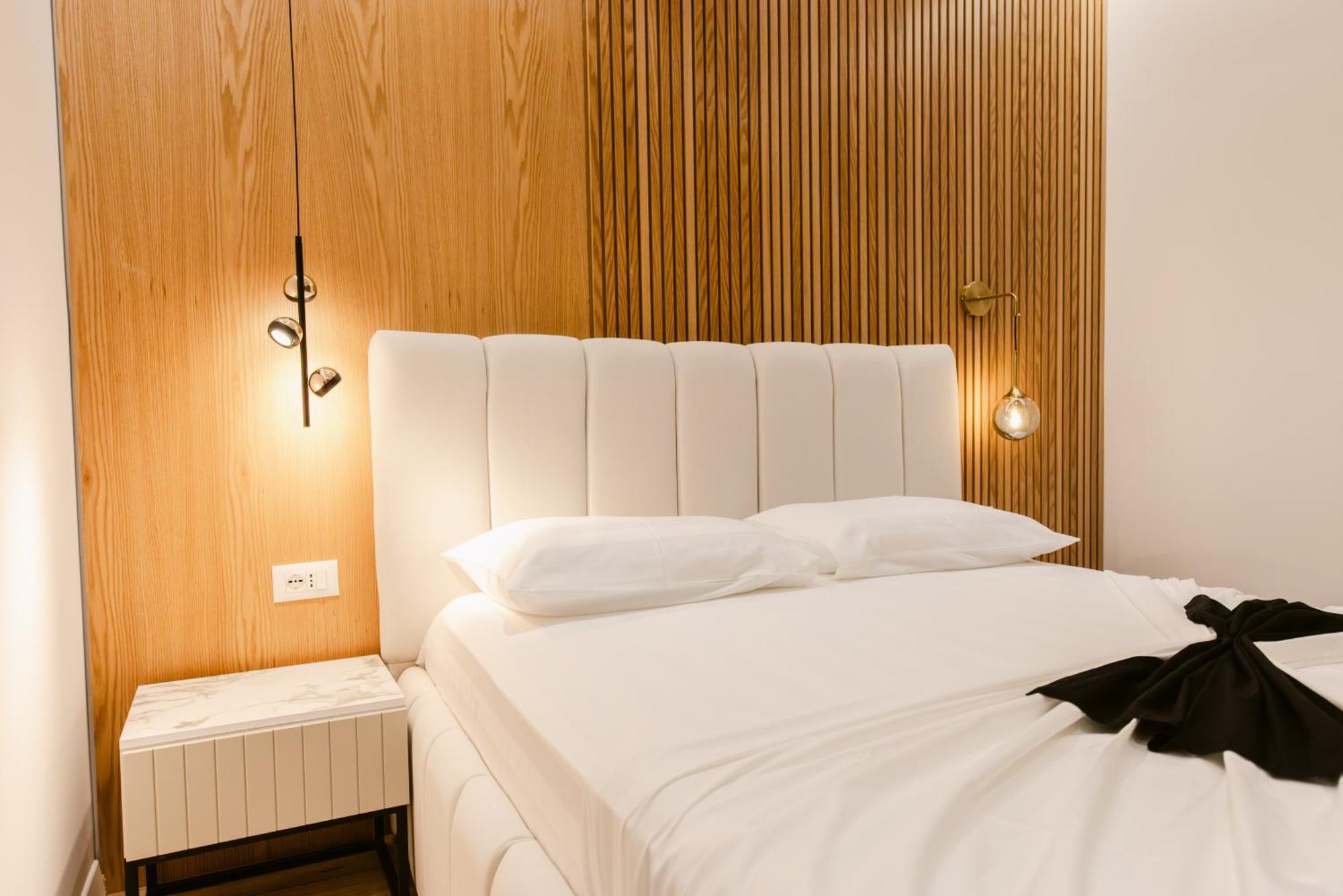 Hotel Olsi Sarandë エクステリア 写真