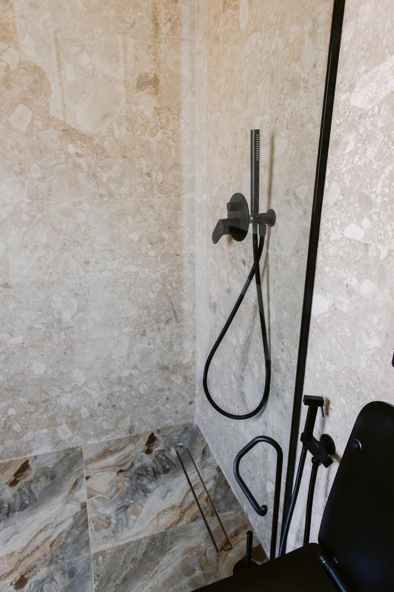 Hotel Olsi Sarandë エクステリア 写真
